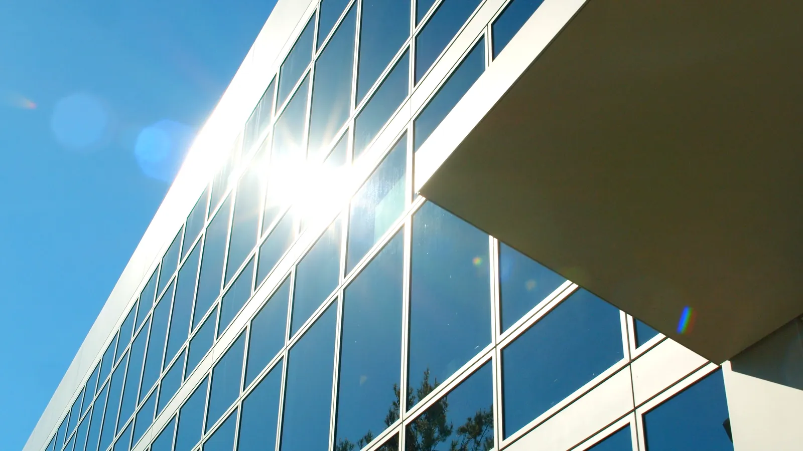 Fachada de cristal en un edificio