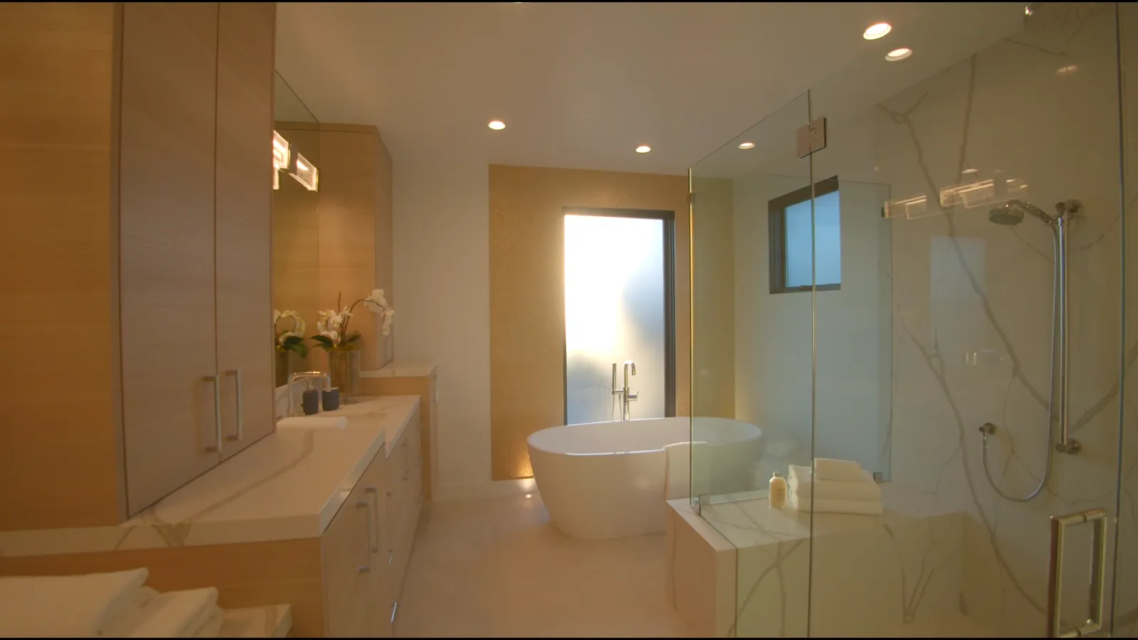 Baño con cancel de vidrio templado en Zapopan